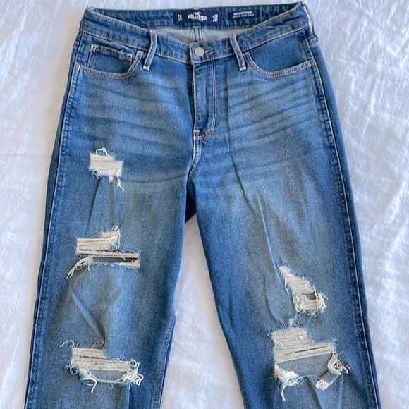 Hollister High-Rise Distressed Mom Jean Vintage Stretch // Sz 7R - Picture 3 of 4